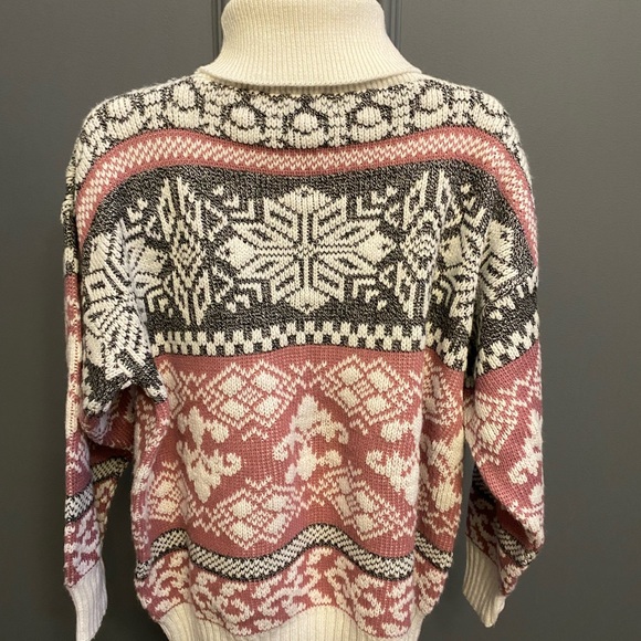 Pink Vintage Knit Sweater - Picture 2 of 3